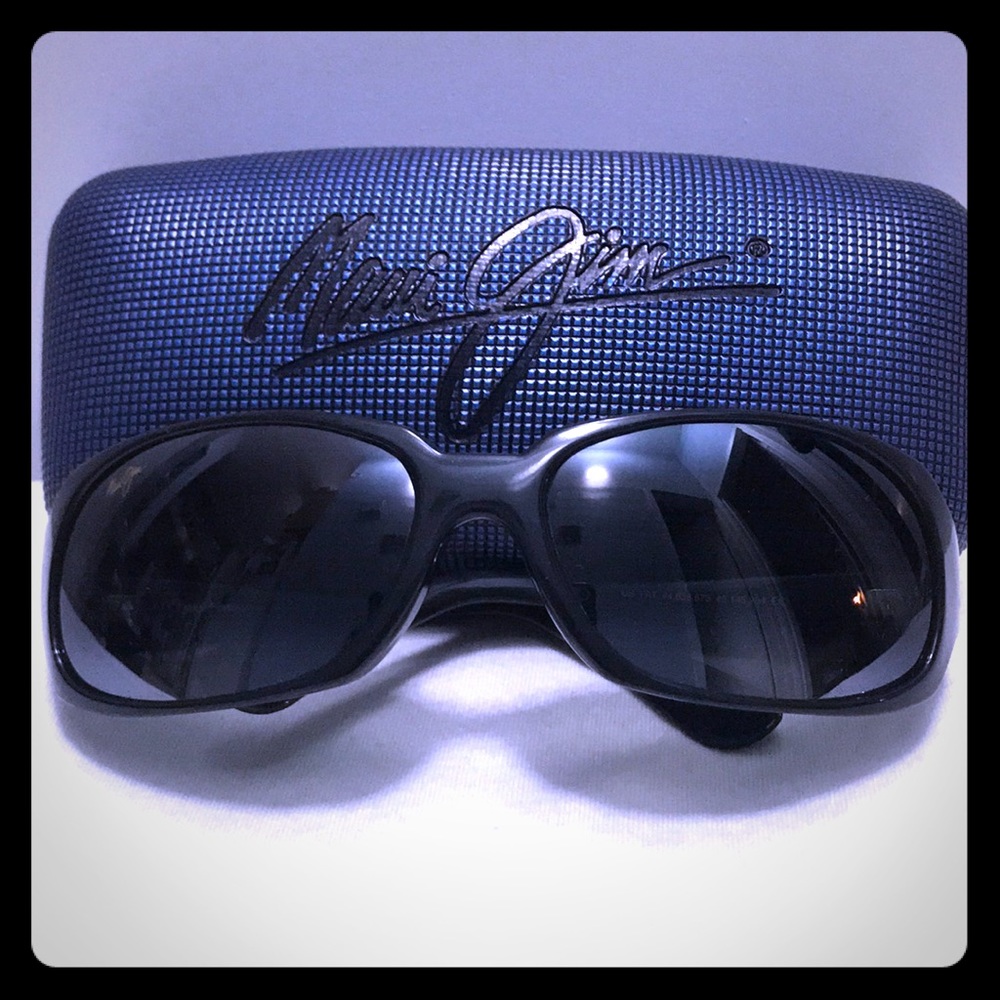 Maui Jim Navigator 110-02 Gloss Black Sunglasses